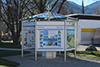 Infopavilion und Schilder